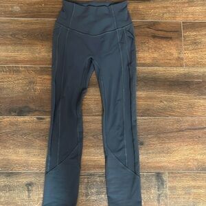 I’m selling lulu pants! Size s